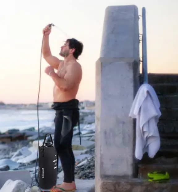 מקלחת שטח ניידת סער – משאבת לחץ, חימום סולארי ומדחום